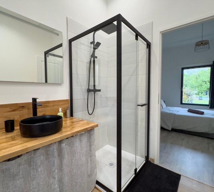 Egyedi zuhanykabinok gyártása – amikor a fürdőszoba nem kompromisszum, hanem élmény